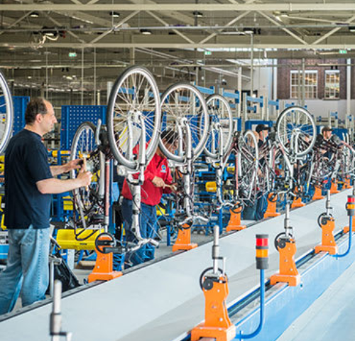 Vacature bij Gazelle in Dieren waar dagelijks fietsen worden voorzien van de juiste verpakking en het juiste doosje met accessoires.