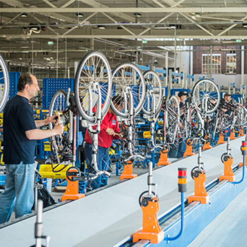 Vacature bij Gazelle in Dieren waar dagelijks fietsen worden voorzien van de juiste verpakking en het juiste doosje met accessoires.