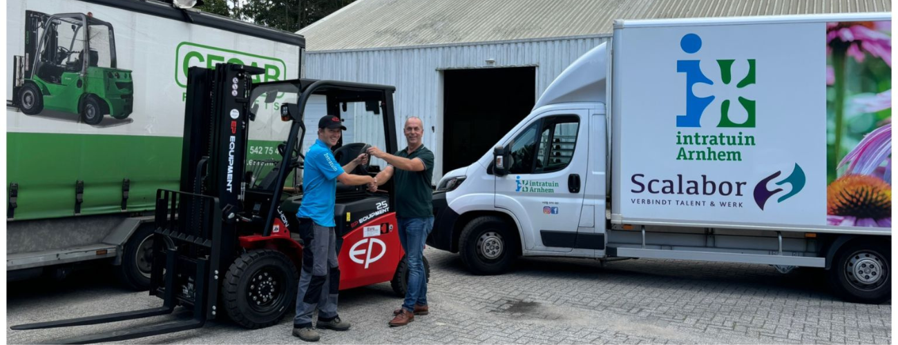 Nieuwe elektrovorkheftruck ontvangen bij Intratuin Arnhem Presikhaaf. Dank aan René Heupink van Esra Intern Transport voor de aflevering!