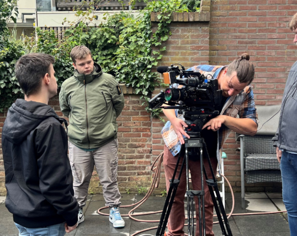 Summerschool videomaker op bezoek bij media managers