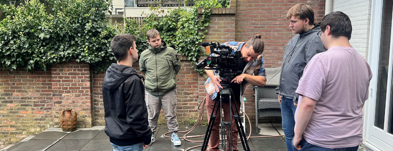 Summerschool videomaker op bezoek bij media managers